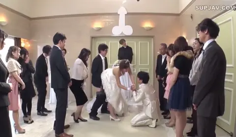 Honeymoon in the Hotel Room: Bride's First Time with Groom