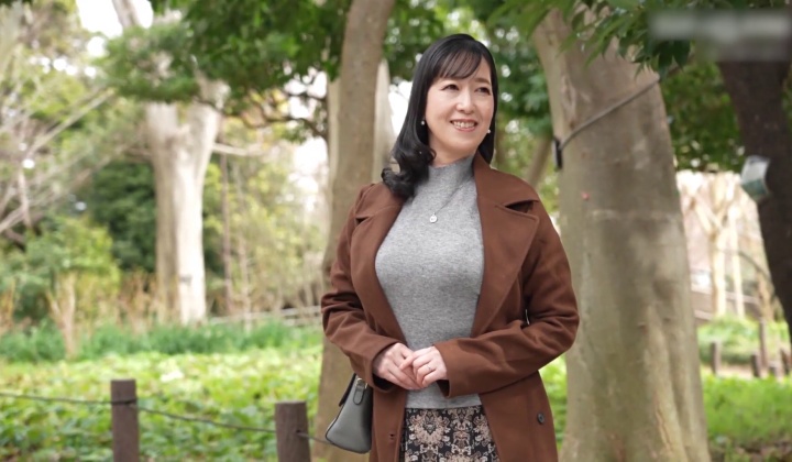 Amateur Asian Milf Interviewed by Young Men