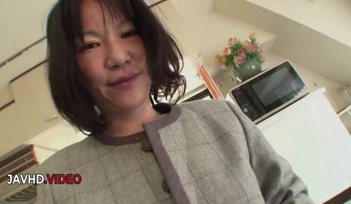 SSIS-001 Mature Kiyoe Majima Pleasures Hairy Pussy with Vibrator