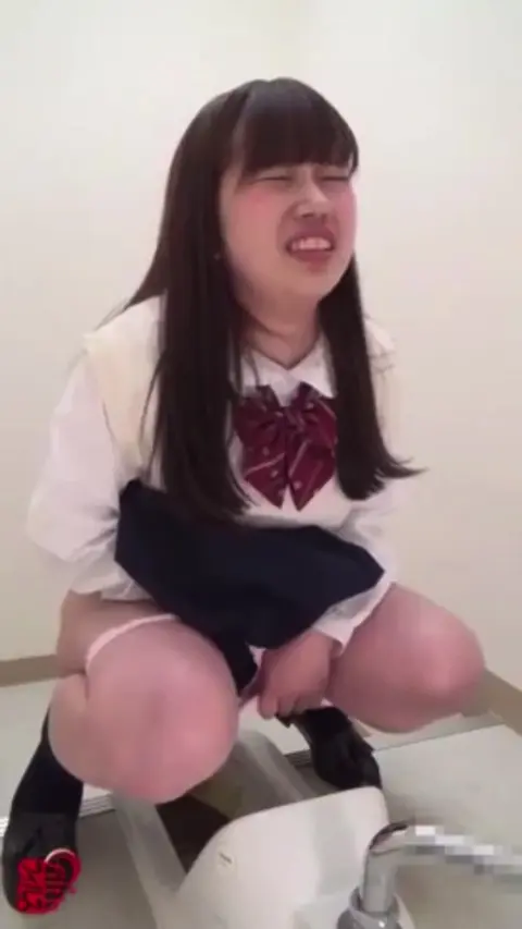 Amateur Japanese girl in uniform seduces coworker in office